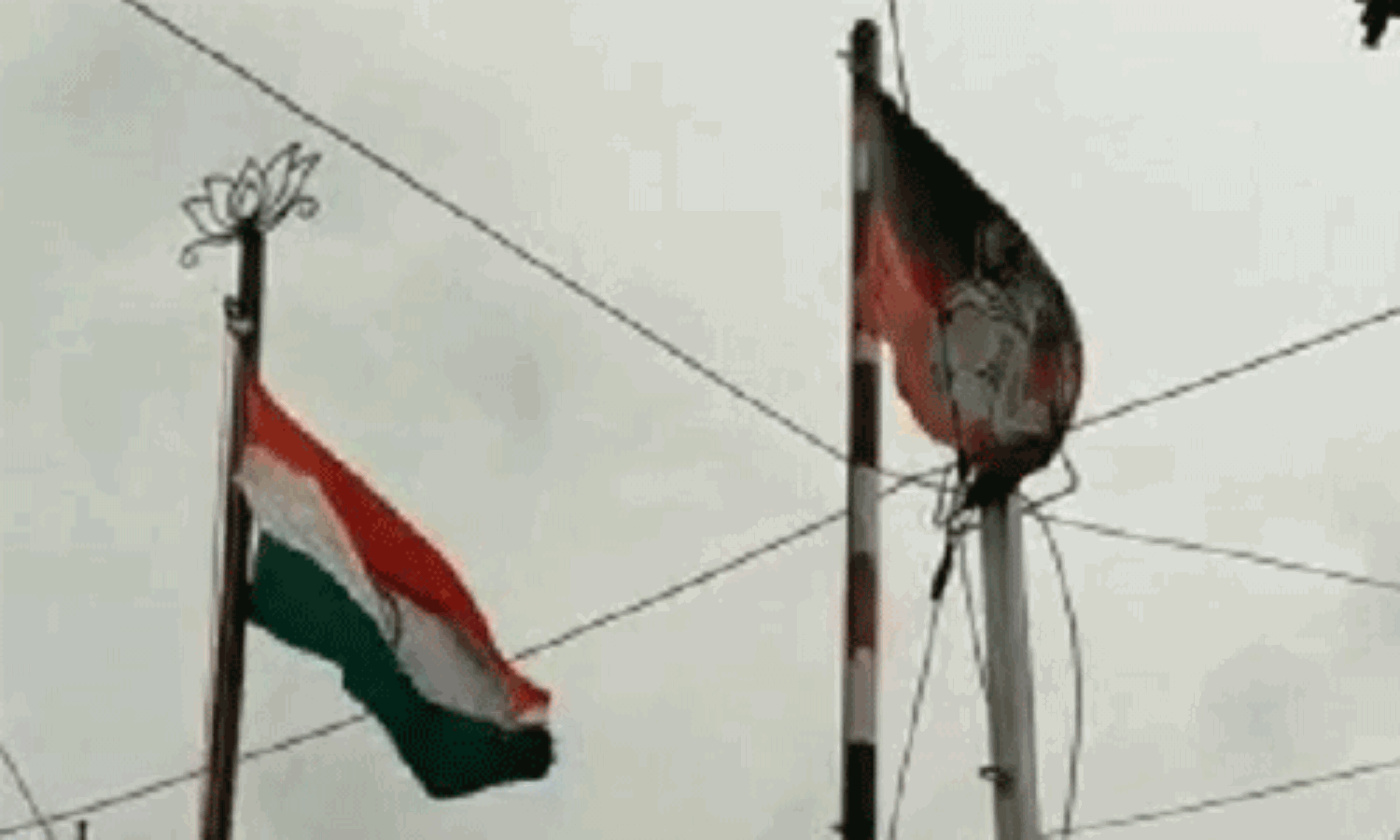പാര്ട്ടി കൊടിമരത്തില് ദേശീയ പതാക; ബിജെപി പ്രവര്ത്തകര്ക്കെതിരേ കേസെടുത്തു പാര്ട്ടി കൊടിമരത്തില് ദേശീയ പതാക; ബിജെപി പ്രവര്ത്തകര്ക്കെതിരേ കേസെടുത്തു