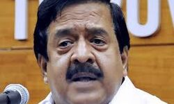 സർക്കാർ ആദ്യം ചാപ്പയടിക്കേണ്ടത് മുഖ്യമന്ത്രി പ്രചരിപ്പിക്കുന്ന വ്യാജവാർത്തകളിൽ: ചെന്നിത്തല