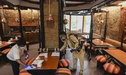 ഡല്‍ഹിയില്‍ ഹോട്ടലുകളിലും റസ്‌റ്റോറന്റുകളിലും മദ്യവിതരണത്തിന് അനുമതി; ബാറുകള്‍ അടഞ്ഞുകിടക്കും