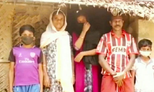 വീടിനായുള്ള കുടുംബത്തിന്റെ കാത്തിരുപ്പ് 15 വര്ഷം പിന്നിടുന്നു; തവനൂരുകാര് പ്രത്യക്ഷ സമരത്തിലേക്ക് വീടിനായുള്ള കുടുംബത്തിന്റെ കാത്തിരുപ്പ് 15 വര്ഷം പിന്നിടുന്നു; തവനൂരുകാര് പ്രത്യക്ഷ സമരത്തിലേക്ക്