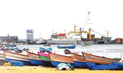 തൊഴിലാളികള്‍ക്ക് കൊവിഡ്; നീണ്ടകര, അഴീക്കല്‍ ഹാര്‍ബറുകള്‍ അടച്ചു