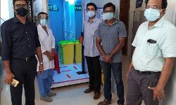 ആരോഗ്യപ്രവര്ത്തകരെ അണുവിമുക്തരാക്കാന് ഇനി ചലിക്കും ഡോഫിങ് സ്റ്റേഷനും ആരോഗ്യപ്രവര്ത്തകരെ അണുവിമുക്തരാക്കാന് ഇനി ചലിക്കും ഡോഫിങ് സ്റ്റേഷനും