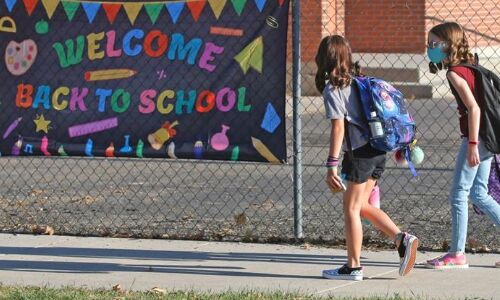 കൊറോണയ്ക്കിടയില് സ്കൂളുകള് തുറക്കാന് തീരുമാനിക്കുമ്പോള്... കൊറോണയ്ക്കിടയില് സ്കൂളുകള് തുറക്കാന് തീരുമാനിക്കുമ്പോള്...