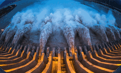 ചൈനയുടെ അഭിമാനമായ ത്രീ ഗോര്‍ഗ് അണക്കെട്ട് അപകട ഭീഷണിയില്‍