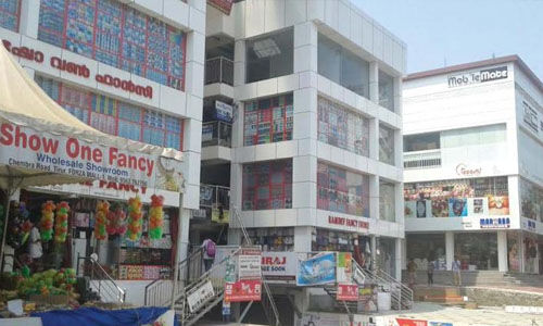 ഒരു സ്ഥാപനത്തിലെ ആറ് തൊഴിലാളികള്‍ക്ക് കൊവിഡ്: തിരൂര്‍ ഗള്‍ഫ് മാര്‍ക്കറ്റ് അടച്ചു