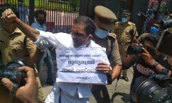 നിയമസഭാ കവാടത്തിന് മുന്നിൽ പ്രതിഷേധം; കെ സുരേന്ദ്രനെ അറസ്റ്റ് ചെയ്തുനീക്കി