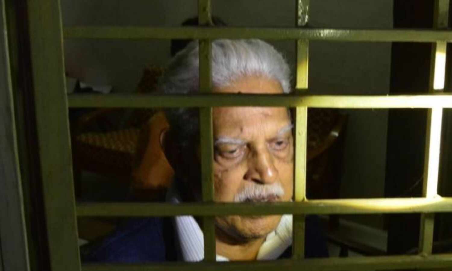 വരവര റാവുവിനെ ആശുപത്രിയില് നിന്നും ജയിലിലേക്ക് മാറ്റി വരവര റാവുവിനെ ആശുപത്രിയില് നിന്നും ജയിലിലേക്ക് മാറ്റി