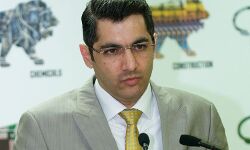 പാസ്‌പോര്‍ട്ട് പ്രശ്‌നങ്ങളുള്ള ഇന്ത്യക്കാര്‍ നയതന്ത്ര കാര്യാലയത്തെ സമീപിക്കാന്‍ മടിക്കേണ്ട: ദുബൈ കോണ്‍സുല്‍ ജനറല്‍ ഡോ.അമന്‍ പുരി