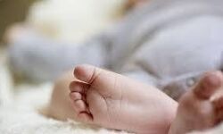 കടബാധ്യത: മക്കള്‍ക്ക് വിഷം നല്‍കി അമ്മയുടെ ആത്മഹത്യാശ്രമം; രണ്ടര വയസ്സുകാരി മരിച്ചു