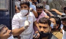 പി എസ് സി ആസ്ഥാനത്തിന് മുന്നിൽ ഡിവൈഎഫ്ഐ യൂത്ത്കോൺഗ്രസ്സ് സംഘർഷം