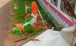 പള്ളിപ്പുറത്ത് കോണ്‍ഗ്രസിന്റെ കൊടിമരവും ബോര്‍ഡും തകര്‍ത്ത നിലയില്‍