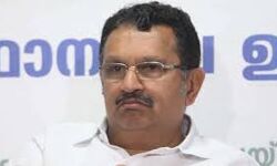 വെഞ്ഞാറമൂട്ടിൽ കൊല്ലപ്പെട്ടവരുടെ കയ്യിലുണ്ടായിരുന്ന വാൾ ഉത്രാടക്കൊല വെട്ടാൻ കരുതിയതാണോ: കെ മുരളീധരൻ