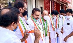 കോണ്ഗ്രസ് മാള ടൗണില് ഉപവാസ സമരം നടത്തി കോണ്ഗ്രസ് മാള ടൗണില് ഉപവാസ സമരം നടത്തി