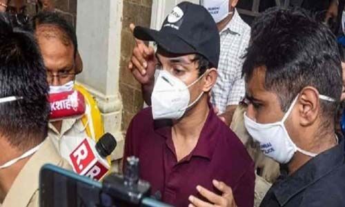 സുശാന്ത് സിങ്ങിന്റെ മരണം: നടി റിയ ചക്രവര്ത്തിയുടെ സഹോദരനും സുശാന്ത് സിങ്ങിന്റെ മാനേജരും അറസ്റ്റില് സുശാന്ത് സിങ്ങിന്റെ മരണം: നടി റിയ ചക്രവര്ത്തിയുടെ സഹോദരനും സുശാന്ത് സിങ്ങിന്റെ മാനേജരും അറസ്റ്റില്