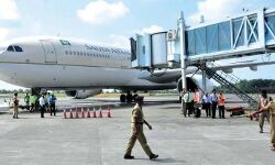 വലി​യ വി​മാ​ന​ങ്ങ​ൾ പി​ൻ​വ​ലി​ക്ക​ൽ: ക​രി​പ്പൂ​രി​ൽ പ്ര​തി​ഷേ​ധം ശ​ക്തം