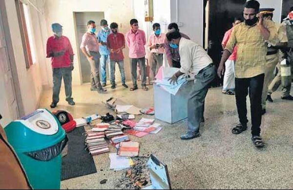 സെക്രട്ടറിയേറ്റ് തീപ്പിടിത്തം: ഫോറന്സിക് ഫലം കിട്ടിയില്ല; അന്വേഷണ റിപ്പോര്ട്ടുകള് വൈകുന്നു സെക്രട്ടറിയേറ്റ് തീപ്പിടിത്തം: ഫോറന്സിക് ഫലം കിട്ടിയില്ല; അന്വേഷണ റിപ്പോര്ട്ടുകള് വൈകുന്നു