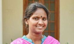 രമ്യാ ഹരിദാസ് എംപിയെ എസ്എഫ്‌ഐക്കാര്‍ കരിങ്കൊടി കാണിച്ചു