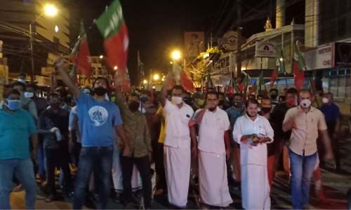 നേതാക്കളുടെ അറസ്റ്റ്: സംസ്ഥാനത്ത് എസ് ഡിപിഐ പ്രതിഷേധം (വീഡിയോ) നേതാക്കളുടെ അറസ്റ്റ്: സംസ്ഥാനത്ത് എസ് ഡിപിഐ പ്രതിഷേധം (വീഡിയോ)