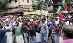 എസ് ഡിപിഐ നേതാക്കളുടെ അറസ്റ്റ്: മലപ്പുറം ജില്ലാ ആസ്ഥാനം നിശ്ചലമായി എസ് ഡിപിഐ നേതാക്കളുടെ അറസ്റ്റ്: മലപ്പുറം ജില്ലാ ആസ്ഥാനം നിശ്ചലമായി