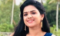 റംസിയുടെ ആത്മഹത്യ: സീരിയല് നടി ലക്ഷ്മി പ്രമോദ് ഒളിവില് റംസിയുടെ ആത്മഹത്യ: സീരിയല് നടി ലക്ഷ്മി പ്രമോദ് ഒളിവില്