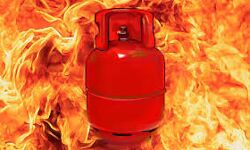 പാചകവാതക സിലിണ്ടറില്‍ നിന്നും തീപിടിച്ച് വീട്ടമ്മ മരിച്ചു