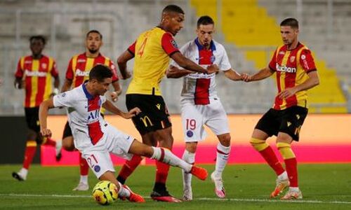 കൊറോണ തിരിച്ചടിയായി; ഫ്രഞ്ച് ലീഗില് പിഎസ്ജിക്ക് തോല്വി കൊറോണ തിരിച്ചടിയായി; ഫ്രഞ്ച് ലീഗില് പിഎസ്ജിക്ക് തോല്വി