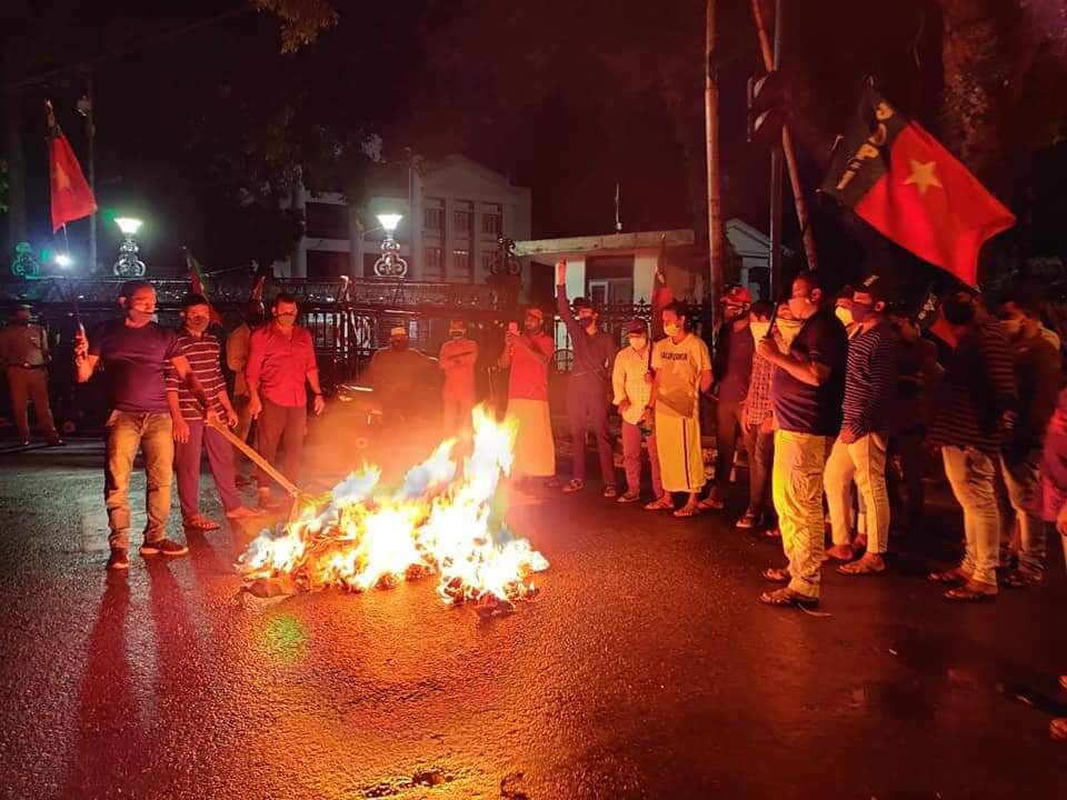 മന്ത്രി കെ ടി ജലീലിന്‍റെ രാജി ആവശ്യപ്പെട്ട് സംസ്ഥാന വ്യാപക പ്രതിഷേധം