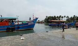 കൊവിഡ് മുന്‍കരുതല്‍; കൊല്ലം അഴീക്കല്‍ മത്സ്യബന്ധന തുറമുഖം അടച്ചു