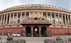 ബില്ല് പാസ്സാക്കാന്‍ സഹായം തേടി കേന്ദ്രമന്ത്രിമാരായ പിയൂഷ് ഗോയലും പ്രഹ്ലാദ് ജോഷിയും പ്രതിപക്ഷത്തെ കണ്ടു