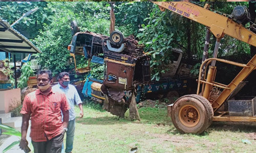 പെരിന്തല്‍മണ്ണയില്‍ തൊണ്ടിയായി പിടിച്ചെടുത്തിരുന്ന വാഹനങ്ങള്‍ മാറ്റിത്തുടങ്ങി