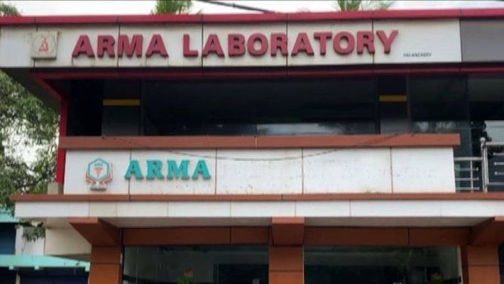 കൊവിഡ് പരിശോധിച്ച് വ്യാജ നെഗറ്റീവ് സര്ട്ടിഫിക്കറ്റ് നല്കി; വളാഞ്ചേരിയില് ലബോറട്ടറി പൂട്ടിച്ച് പോലിസ് കേസെടുത്തു കൊവിഡ് പരിശോധിച്ച് വ്യാജ നെഗറ്റീവ് സര്ട്ടിഫിക്കറ്റ് നല്കി; വളാഞ്ചേരിയില് ലബോറട്ടറി പൂട്ടിച്ച് പോലിസ് കേസെടുത്തു