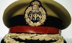 പോലീസ് കസ്റ്റഡിയിലുള്ള കാറുമായി ഭാര്യയുടെ സവാരി: എസ്‌ഐയെ സസ്‌പെന്റ് ചെയ്തു