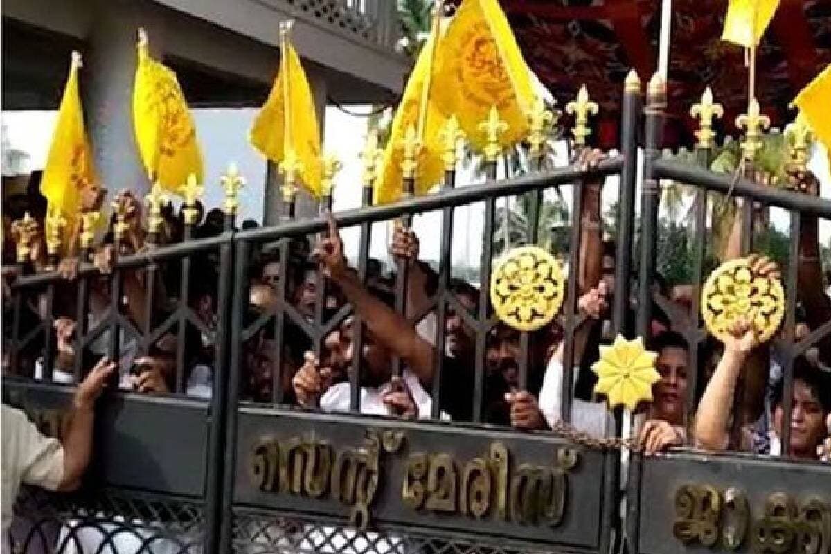 സഭാതര്ക്കം: യാക്കോബായ- ഓര്ത്തഡോക്സ് സഭ നേതൃത്വങ്ങളുമായി മുഖ്യമന്ത്രി ചര്ച്ച നടത്തുന്നു സഭാതര്ക്കം: യാക്കോബായ- ഓര്ത്തഡോക്സ് സഭ നേതൃത്വങ്ങളുമായി മുഖ്യമന്ത്രി ചര്ച്ച നടത്തുന്നു