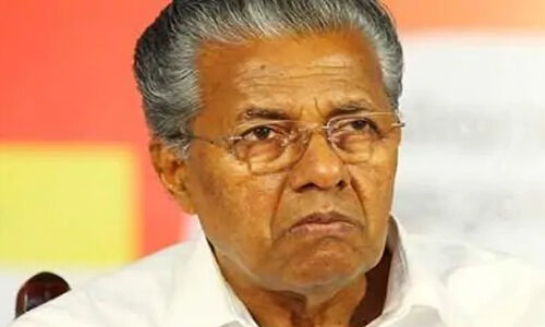 മടങ്ങിയെത്തിയ പ്രവാസികളുടെ വിദേശത്തുള്ള ആനുകൂല്യങ്ങള്: ഹൈക്കോടതി ഉത്തരവ് നടപ്പാക്കാന് നോര്ക്ക റൂട്സ് ചെയര്മാന് പരാതി മടങ്ങിയെത്തിയ പ്രവാസികളുടെ വിദേശത്തുള്ള ആനുകൂല്യങ്ങള്: ഹൈക്കോടതി ഉത്തരവ് നടപ്പാക്കാന് നോര്ക്ക റൂട്സ് ചെയര്മാന് പരാതി