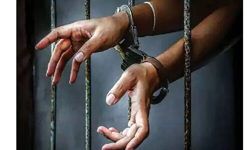ബൈക്ക് മോഷണം : 15 വയസുകാരന് ഉള്പ്പെടെ മൂന്നു പേര് പിടിയില് ബൈക്ക് മോഷണം : 15 വയസുകാരന് ഉള്പ്പെടെ മൂന്നു പേര് പിടിയില്