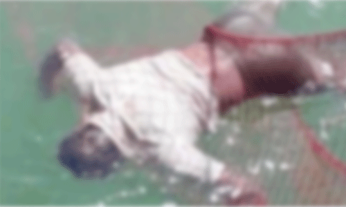 നീലേശ്വരത്ത് കടലില് കണ്ടെത്തിയ മൃതദേഹം തിരിച്ചറിയാനായില്ല; പേഴ്സില് മൂന്ന് ഫോട്ടോകള് നീലേശ്വരത്ത് കടലില് കണ്ടെത്തിയ മൃതദേഹം തിരിച്ചറിയാനായില്ല; പേഴ്സില് മൂന്ന് ഫോട്ടോകള്