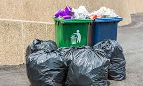 മാള പഞ്ചായത്തില് മാലിന്യങ്ങള് ശേഖരിക്കുന്നു മാള പഞ്ചായത്തില് മാലിന്യങ്ങള് ശേഖരിക്കുന്നു