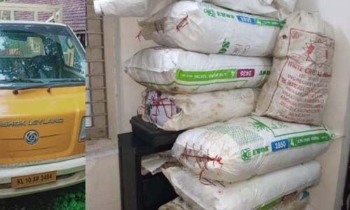 മിനിലോറിയില് കടത്തിക്കൊണ്ടുവന്ന 300 കിലോ കഞ്ചാവ് പിടികൂടി; അഞ്ചുപേര് അറസ്റ്റില് മിനിലോറിയില് കടത്തിക്കൊണ്ടുവന്ന 300 കിലോ കഞ്ചാവ് പിടികൂടി; അഞ്ചുപേര് അറസ്റ്റില്