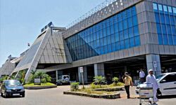 കരിപ്പൂരിന്റെ ചിറകരിയാന് അനുവദിക്കില്ലെന്ന് പ്രഖ്യാപിച്ച് എസ്വൈഎസ്സിന്റെ പാതയോര സമരം കരിപ്പൂരിന്റെ ചിറകരിയാന് അനുവദിക്കില്ലെന്ന് പ്രഖ്യാപിച്ച് എസ്വൈഎസ്സിന്റെ പാതയോര സമരം