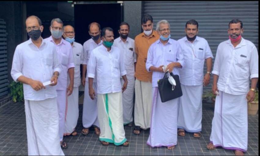 കോഴിക്കോട് കോണ്ഗ്രസില് കൂട്ടരാജി; സമാന്തര സംഘടന രൂപീകരിച്ചു കോഴിക്കോട് കോണ്ഗ്രസില് കൂട്ടരാജി; സമാന്തര സംഘടന രൂപീകരിച്ചു