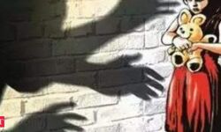 ഡല്‍ഹിയില്‍ ആറുവയസ്സുകാരിയായ മകളെ പീഡിപ്പിച്ച യുവാവ് കേരളത്തിലേക്ക് മുങ്ങി