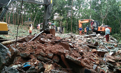 മലയാറ്റൂര്‍ പാറമട സ്‌ഫോടനത്തില്‍ രണ്ടു പേര്‍ മരിച്ച സംഭവം:മാനദണ്ഡം ലംഘിച്ച് അധിക സ്‌ഫോടക വസ്തുക്കള്‍ കെട്ടിടത്തില്‍ സൂക്ഷിച്ചിരുന്നുവെന്ന് പോലിസ്