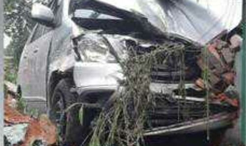 കുന്നത്തൂരിൽ നിയന്ത്രണം വിട്ട കാർ മതിലിലിടിച്ച് നാലുപേർക്ക് പരിക്ക് കുന്നത്തൂരിൽ നിയന്ത്രണം വിട്ട കാർ മതിലിലിടിച്ച് നാലുപേർക്ക് പരിക്ക്