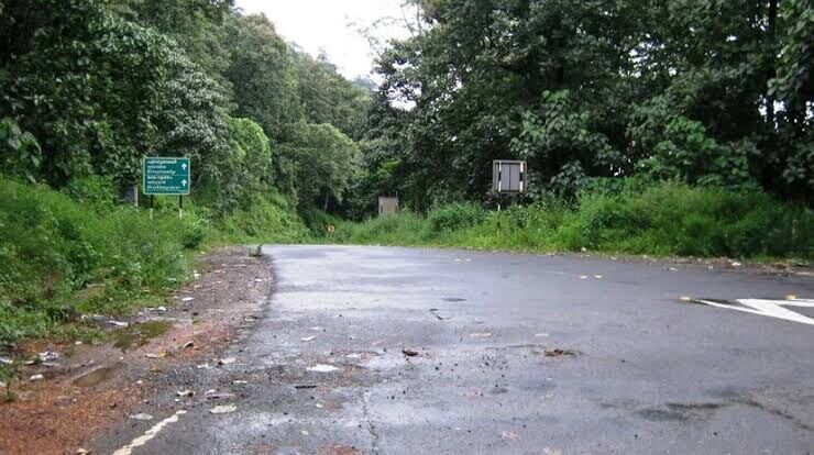 ശബരിമല റോഡുകളുടെ പുനർനിർമാണത്തിന് 225 കോടിയുടെ പദ്ധതി ശബരിമല റോഡുകളുടെ പുനർനിർമാണത്തിന് 225 കോടിയുടെ പദ്ധതി