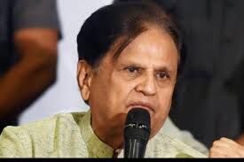 കോണ്ഗ്രസ് നേതാവ് അഹമ്മദ് പട്ടേലിന് കൊവിഡ് കോണ്ഗ്രസ് നേതാവ് അഹമ്മദ് പട്ടേലിന് കൊവിഡ്