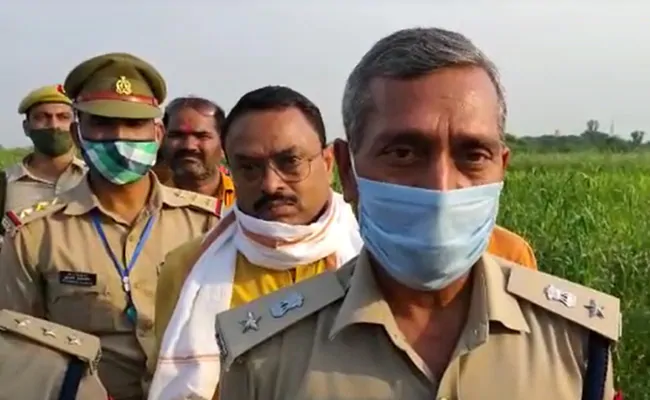 യുപിയില് വീണ്ടും ക്രൂരത; ദലിത് പെണ്കുട്ടിയെ ഇഷ്ടിക കൊണ്ട് തലയ്ക്കടിച്ചു കൊന്നു യുപിയില് വീണ്ടും ക്രൂരത; ദലിത് പെണ്കുട്ടിയെ ഇഷ്ടിക കൊണ്ട് തലയ്ക്കടിച്ചു കൊന്നു