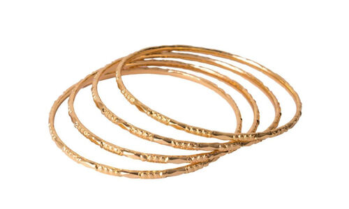 ജോലി ചെയ്യുന്ന വീട്ടില് നിന്ന് സ്വര്ണം മോഷ്ടിച്ച വേലക്കാരിയും സുഹൃത്തും അറസ്റ്റില് ജോലി ചെയ്യുന്ന വീട്ടില് നിന്ന് സ്വര്ണം മോഷ്ടിച്ച വേലക്കാരിയും സുഹൃത്തും അറസ്റ്റില്