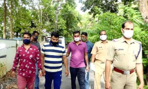 ബൈക്കിലെത്തി കവര്ച്ച; ഇതര സംസ്ഥാനക്കാരായ മൂന്ന് പേര് പിടിയില് ബൈക്കിലെത്തി കവര്ച്ച; ഇതര സംസ്ഥാനക്കാരായ മൂന്ന് പേര് പിടിയില്