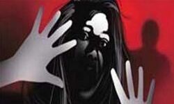 കൊണ്ടോട്ടിയില്‍ കോളജ് വിദ്യാര്‍ഥിനിക്കുനേരെ പട്ടാപ്പകല്‍ ആക്രമണം: പരിക്കേറ്റ പെണ്‍കുട്ടിയെ ആശുപത്രിയില്‍ പ്രവേശിപ്പിച്ചു