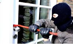 ജ്വല്ലറിയില്‍ പട്ടാപ്പകല്‍ കവര്‍ച്ച